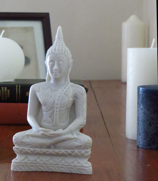 Bouddha thaïlandais à tête pointue.