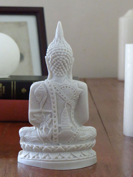 Bouddha thaïlandais à tête pointue.