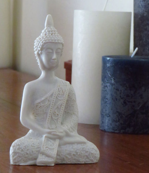Bouddha de méditation de style thaïlandais moyen. Marbre reconstitué.