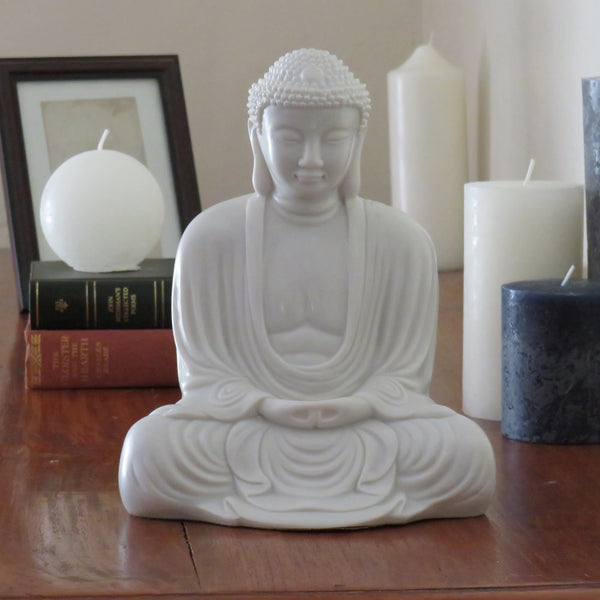 Classic Style Buddha in meditation pose - white or black reconstituted marble