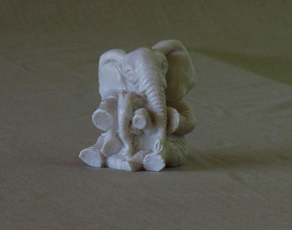Mère et bébé éléphant en marbre blanc