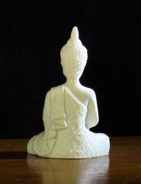 Bouddha de méditation de style thaïlandais moyen. Marbre reconstitué.
