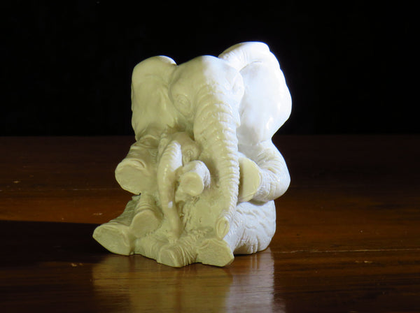 Mère et bébé éléphant en marbre blanc