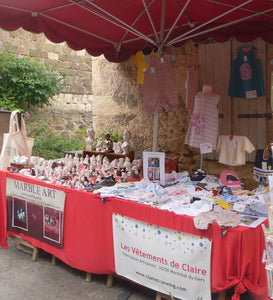 Est-ce que j'aime un marché d'artisans artisanaux ? Laissez-moi compter les chemins.