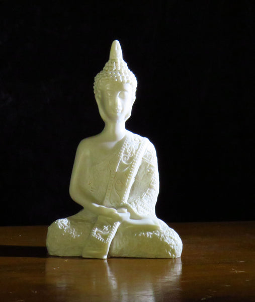 Bouddha de méditation de style thaïlandais moyen. Marbre reconstitué.